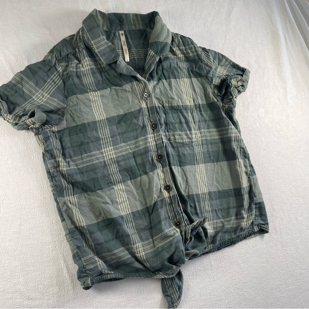 KUHL Lightweight Green Plaid Button-Up Tie-Front green granola vanlife hippie